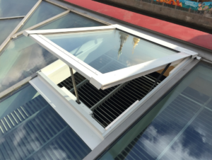 Lire la suite à propos de l’article Éclairage Écologique et Économique : Le Rôle Clé des Skydomes